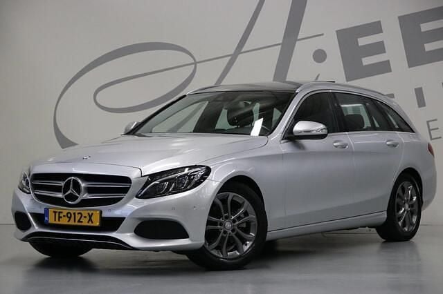 Grijs, metallic lak Gebruikt 2015 Mercedes C180 Avantgarde Stationwagen | € 15.750 (Iets duurder) - Afbeelding 1/4