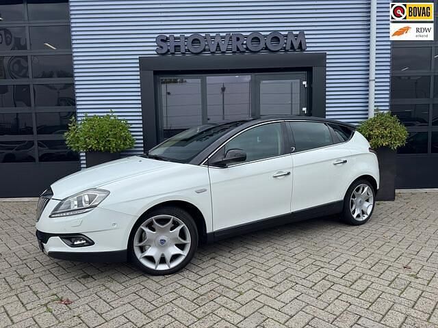 Wit Gebruikt 2010 Lancia Delta Hatchback | € 4.950 (Eerlijke prijs) - Afbeelding 1/4