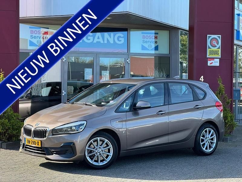 Geel Gebruikt 2018 BMW 225 Active Tourer Executive MPV | € 13.950 (Eerlijke prijs) - Afbeelding 1/4