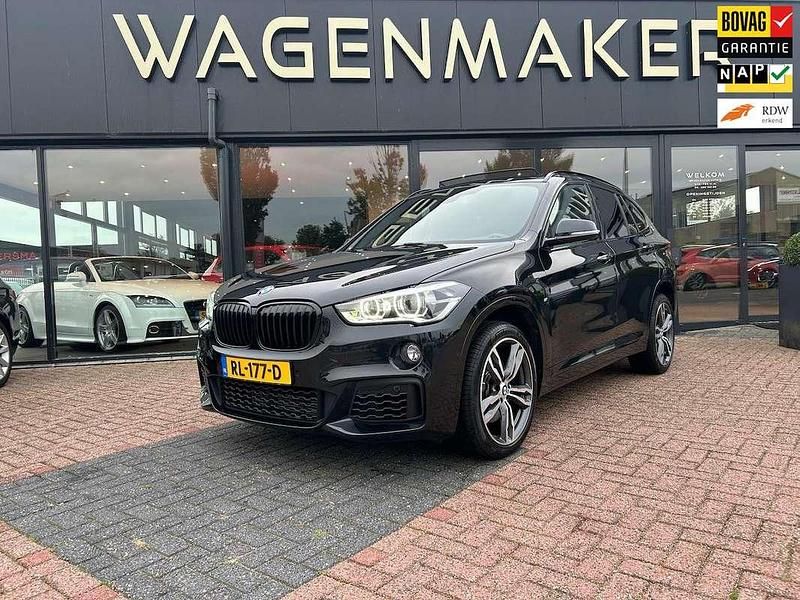 Zwart Gebruikt 2018 BMW X1 Executive SUV | € 24.950 (Eerlijke prijs) - Afbeelding 1/4