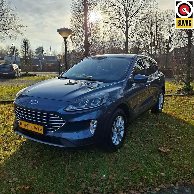 Overige Occasion 2022 Ford Kuga Titanium SUV | € 25.650 (Eerlijke prijs) - Afbeelding 1/4