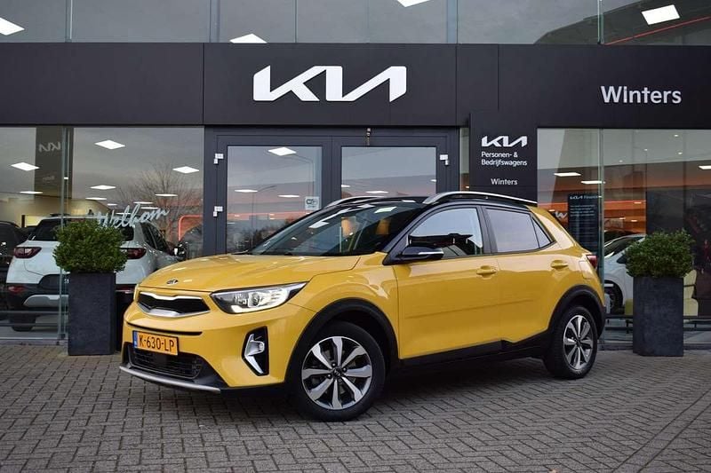 Geel (metallic) Occasion 2021 Kia Stonic SUV | € 21.220 (Eerlijke prijs) - Afbeelding 1/4
