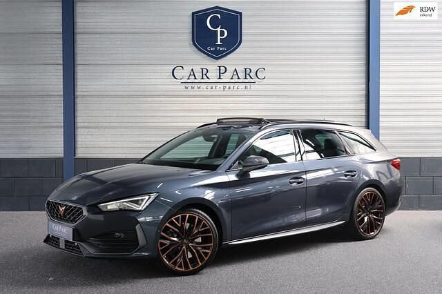 Grijs Gebruikt 2022 Cupra Leon VZ Stationwagen | € 35.995 - Afbeelding 1/4
