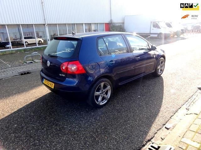 Blauw (metallic) Occasion 2006 VW Golf IV Hatchback | € 2.499 (Eerlijke prijs) - Afbeelding 1/4