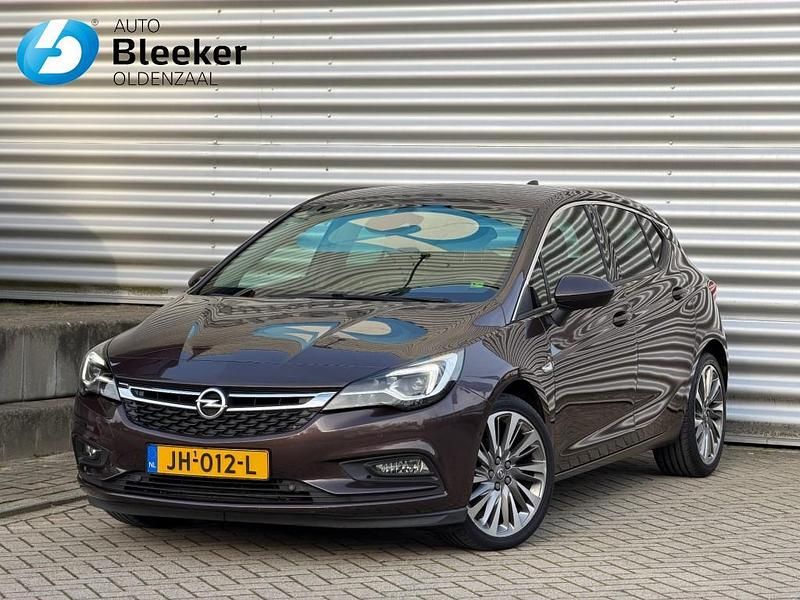 Bruin (metallic) Gebruikt 2016 Opel Astra Innovation Hatchback | € 10.450 (Eerlijke prijs) - Afbeelding 1/4