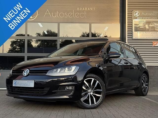 Zwart Gebruikt 2015 VW Golf VII Edition Hatchback | € 12.350 (Eerlijke prijs) - Afbeelding 1/4