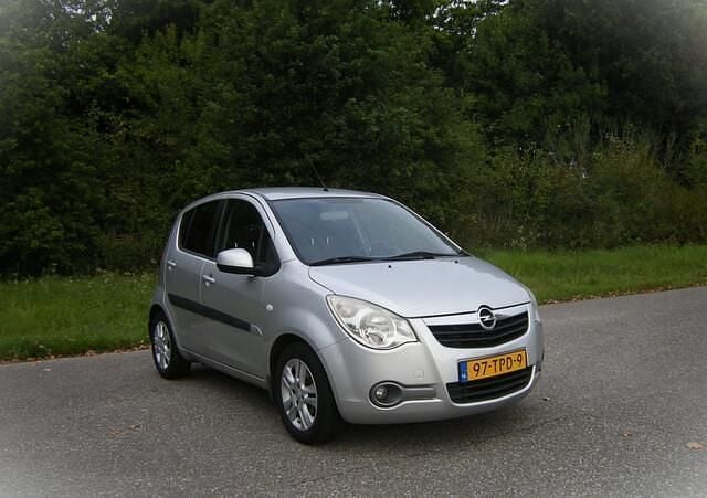 Grijs Gebruikt 2012 Opel Agila Edition Hatchback | € 2.450 (Goede deal) - Afbeelding 1/4