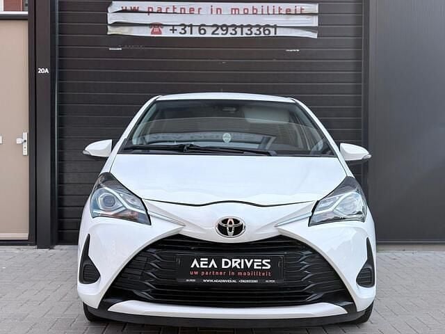 Wit Gebruikt 2020 Toyota Yaris Active Hatchback | € 13.299 (Goede deal) - Afbeelding 1/4