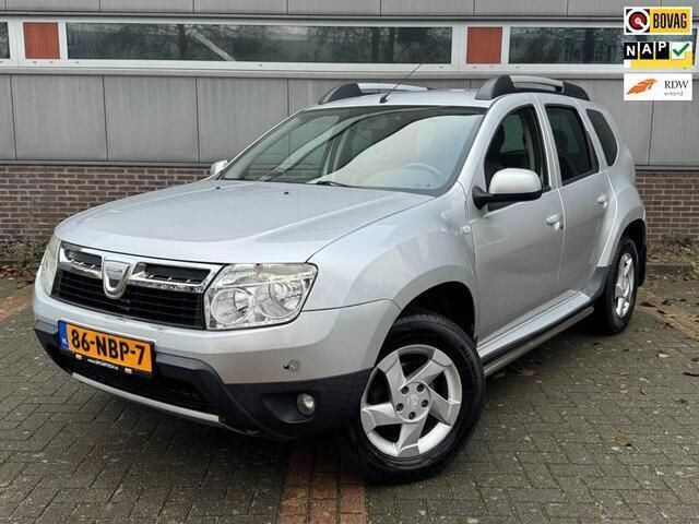 Grijs Gebruikt 2010 Dacia Duster Lauréate SUV | € 5.745 (Eerlijke prijs) - Afbeelding 1/4