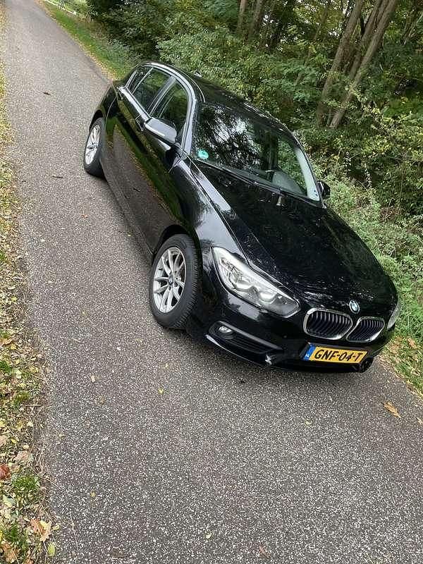 Zwart Gebruikt 2015 BMW 116 Hatchback | € 8.500 (Eerlijke prijs) - Afbeelding 1/4