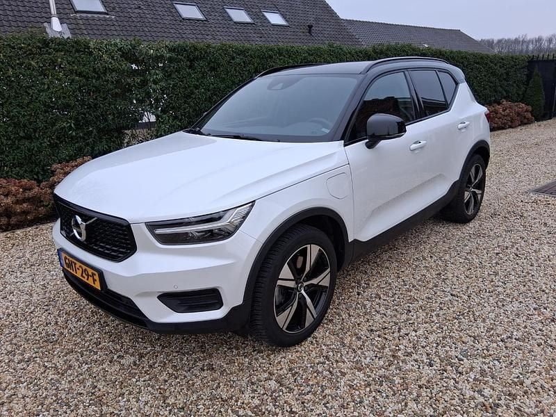 Wit Gebruikt 2022 Volvo XC40 Inscription SUV | € 37.895 (Eerlijke prijs) - Afbeelding 1/3