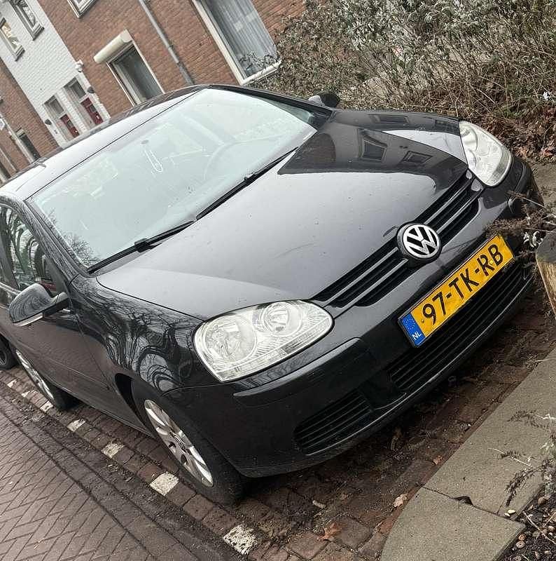 Zwart Occasion 2006 VW Golf IV Hatchback | € 1.000 (Goede deal) - Afbeelding 1/4