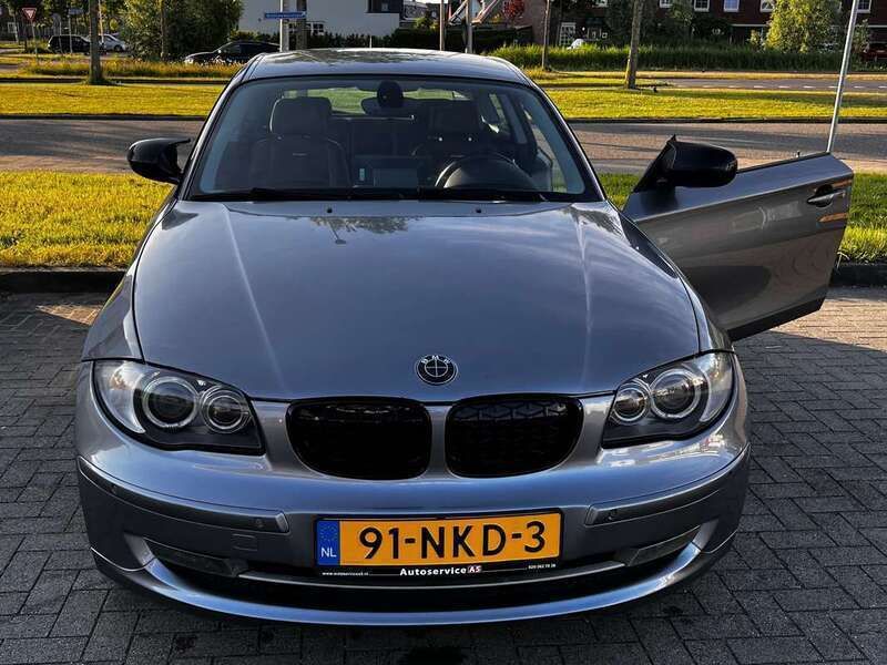 Grijs Gebruikt 2010 BMW 118 Hatchback | € 5.650 (Eerlijke prijs) - Afbeelding 1/4