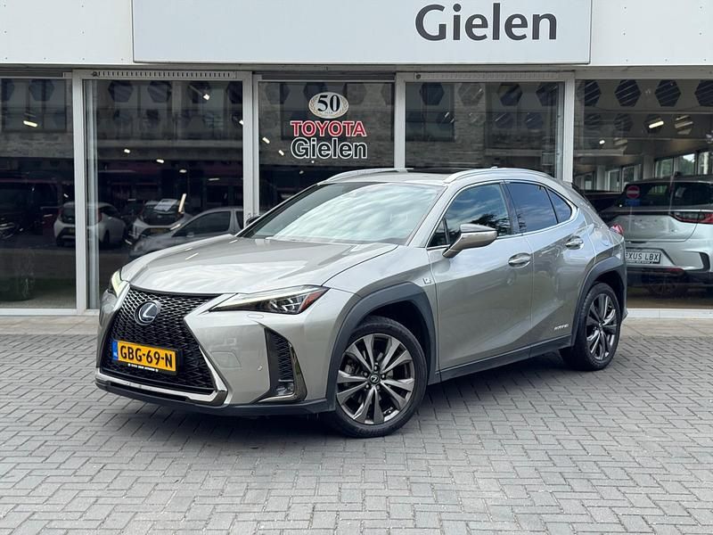 Grijs Gebruikt 2020 Lexus UX 250h Sport Line SUV | € 32.900 (Eerlijke prijs) - Afbeelding 1/4