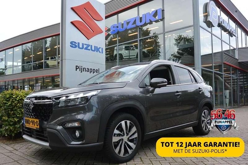 Grijs Gebruikt 2023 Suzuki SX4 Style SUV | € 28.950 (Goede deal) - Afbeelding 1/4
