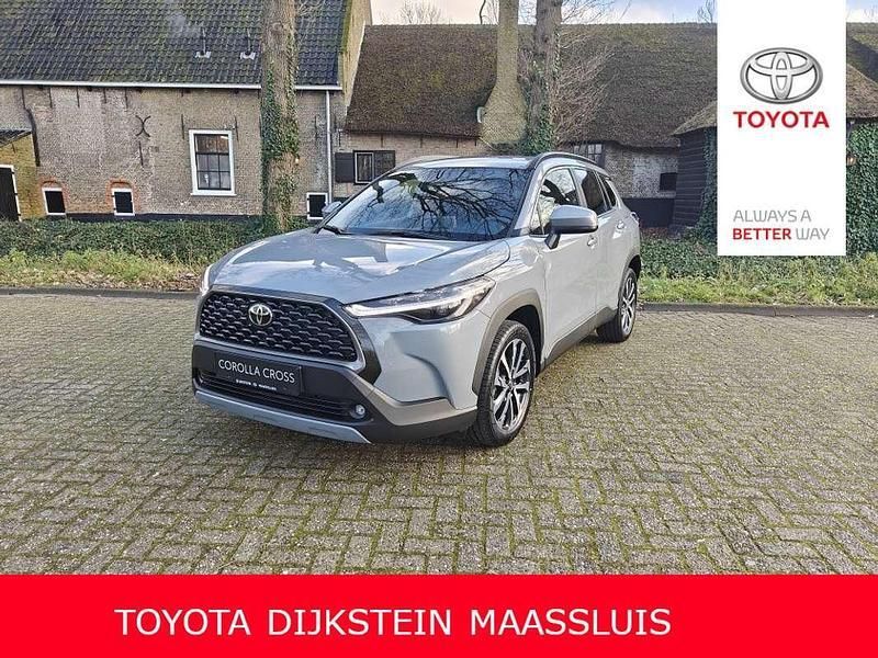 Grijs, metallic lak Nieuw 2024 Toyota Corolla Cross Team SUV | € 41.450 (Eerlijke prijs) - Afbeelding 1/4