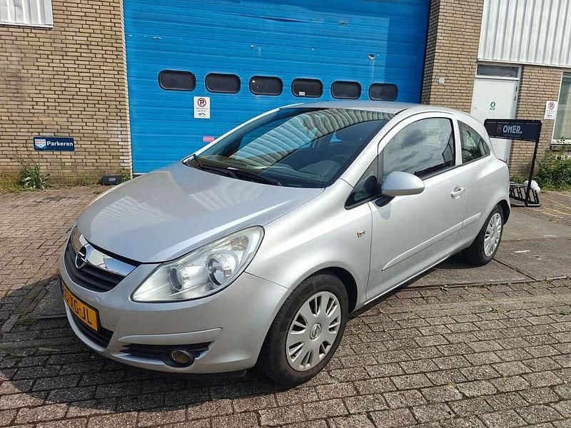 Grijs Gebruikt 2007 Opel Corsa Enjoy Hatchback | € 3.500 (Eerlijke prijs) - Afbeelding 1/4