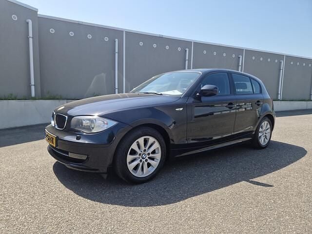 Zwart Gebruikt 2011 BMW 118 Efficient Dynamics Hatchback | € 7.450 (Iets duurder) - Afbeelding 1/4