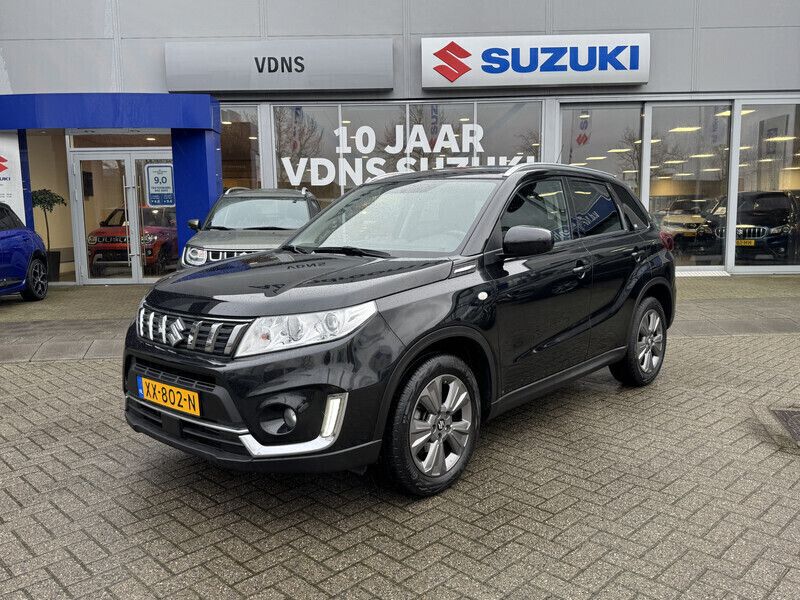 Zwart Gebruikt 2019 Suzuki Vitara SUV | € 18.950 (Eerlijke prijs) - Afbeelding 1/4