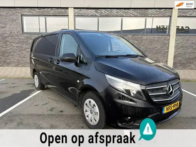 Zwart Gebruikt 2020 Mercedes Vito MPV | € 24.999 (Eerlijke prijs) - Afbeelding 1/4