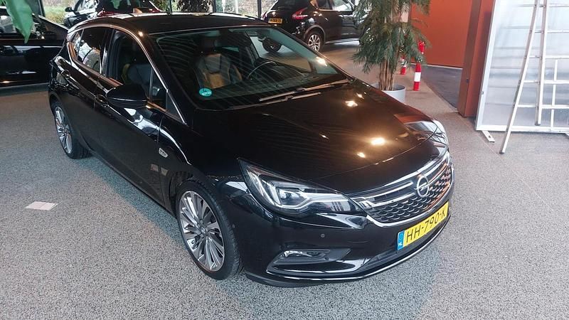 Zwart Gebruikt 2015 Opel Astra Hatchback | € 7.950 (Goede deal) - Afbeelding 1/4
