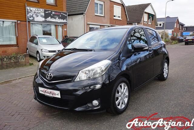 Zwart Gebruikt 2014 Toyota Yaris Hatchback | € 8.800 (Eerlijke prijs) - Afbeelding 1/4