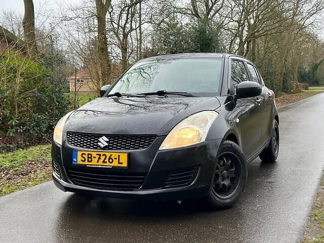 Zwart Occasion 2012 Suzuki Swift Hatchback | € 2.999 (Goede deal) - Afbeelding 1/4