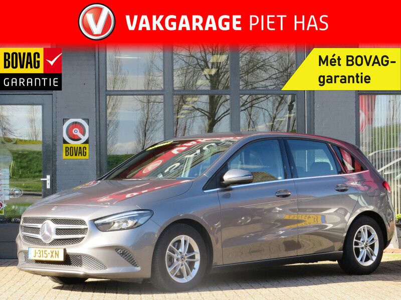 Grijs Gebruikt 2019 Mercedes 200 Premium Plus MPV | € 21.900 - Afbeelding 1/4