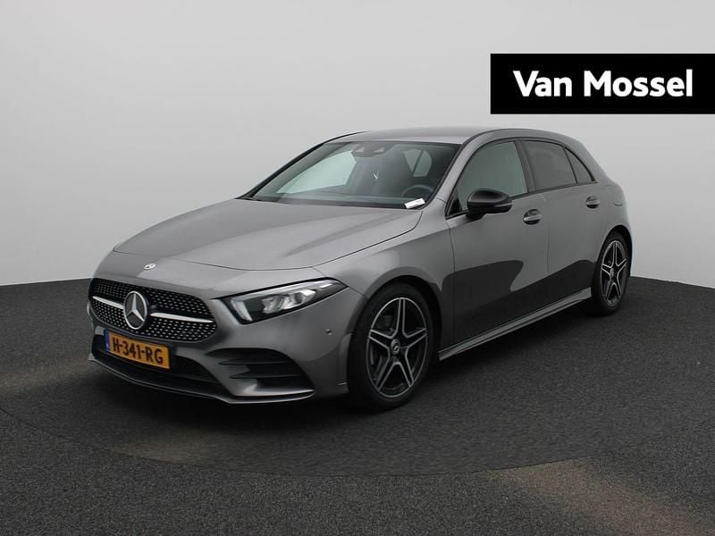 Grijs Gebruikt 2020 Mercedes A160 Business Hatchback | € 24.900 (Eerlijke prijs) - Afbeelding 1/4