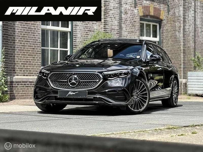Grijs, metallic lak Gebruikt 2024 Mercedes E300 AMG line Stationwagen | € 74.945 - Afbeelding 1/4