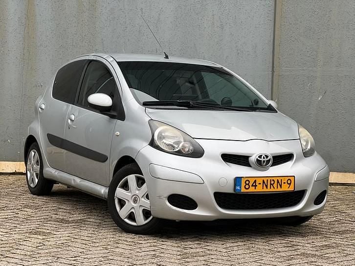 Occasion 2010 Toyota Aygo Hatchback | € 1.250 (Super prijs) - Afbeelding 1/4