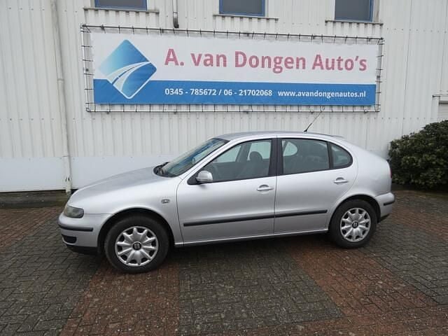 Grijs Occasion 2001 Seat Leon Stella Hatchback | € 795 (Goede deal) - Afbeelding 1/4
