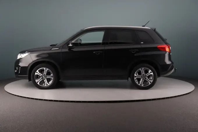 Zwart Gebruikt 2018 Suzuki Vitara SUV | € 19.940 (Iets duurder) - Afbeelding 1/4