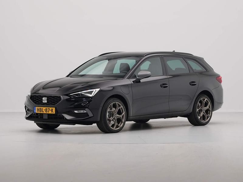 Zwart Gebruikt 2025 Seat Leon Business Stationwagen | € 36.440 (Duur) - Afbeelding 1/4