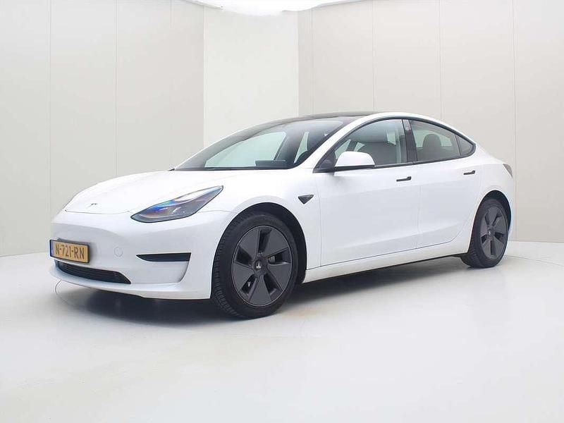 Wit Gebruikt 2021 Tesla Model 3 Standard Range Sedan | € 22.999 (Eerlijke prijs) - Afbeelding 1/4