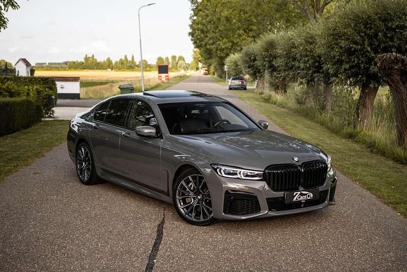 Grijs Gebruikt 2021 BMW 745 M Sport Sedan | € 50.000 - Afbeelding 1/4