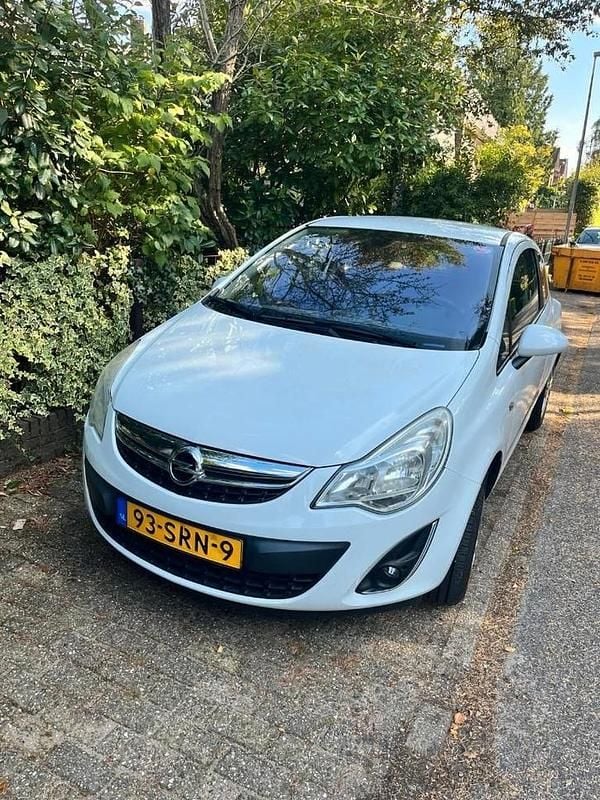 Wit Gebruikt 2011 Opel Corsa S MPV | € 2.200 (Eerlijke prijs) - Afbeelding 1/4