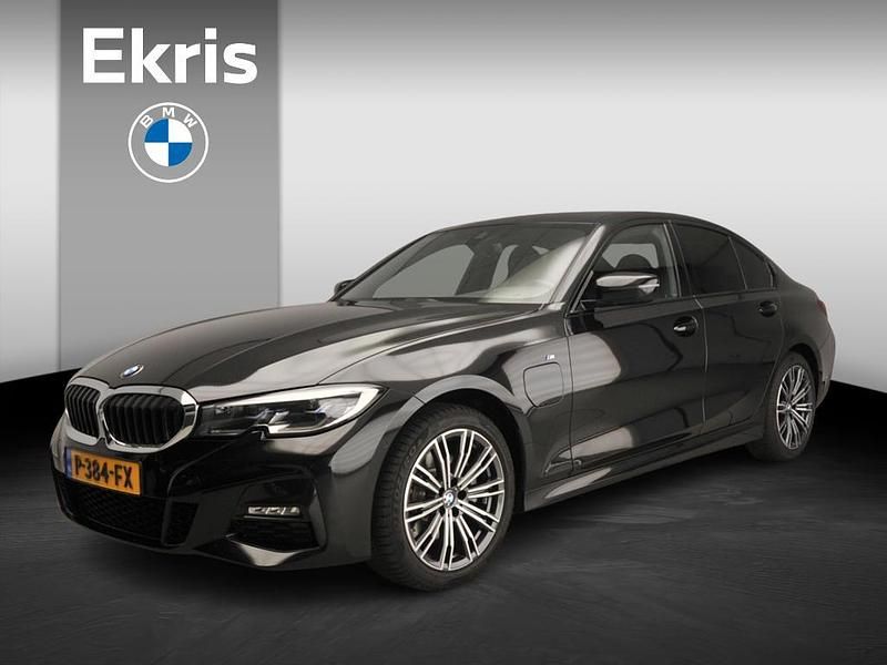 Zwart Gebruikt 2022 BMW 320e M Sport Sedan | € 29.900 (Goede deal) - Afbeelding 1/4