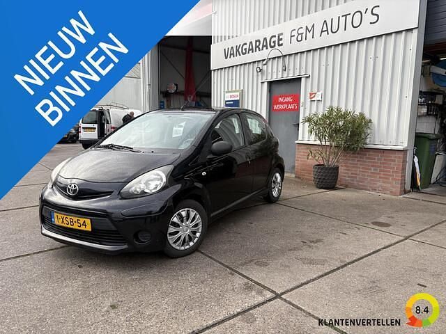 Zwart Occasion 2014 Toyota Aygo Hatchback | € 3.950 - Afbeelding 1/4