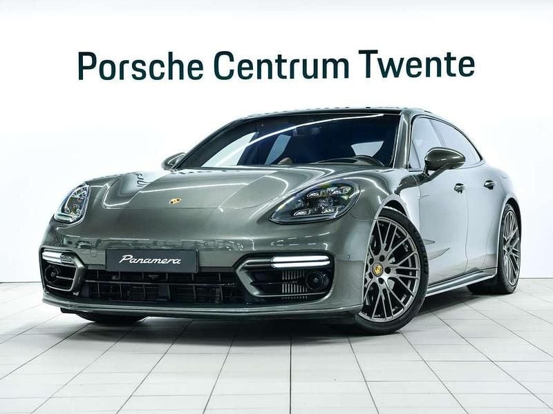Groen, metallic lak Gebruikt 2024 Porsche Panamera 4 Platinum Edition Sedan | € 117.900 (Eerlijke prijs) - Afbeelding 1/4