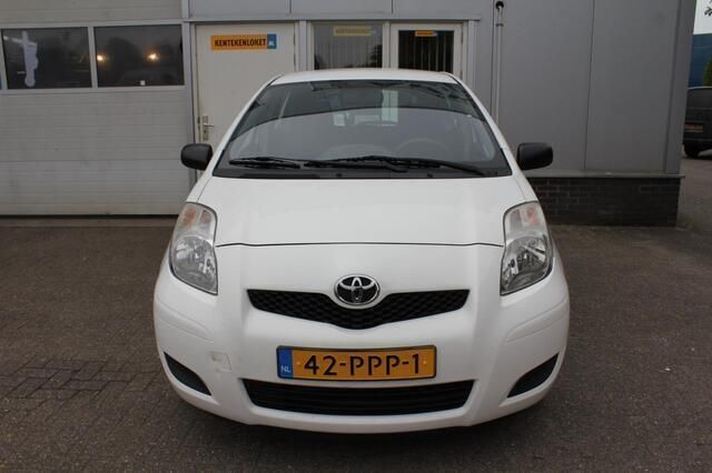 Wit Gebruikt 2011 Toyota Yaris Hatchback | € 3.950 (Eerlijke prijs) - Afbeelding 1/3