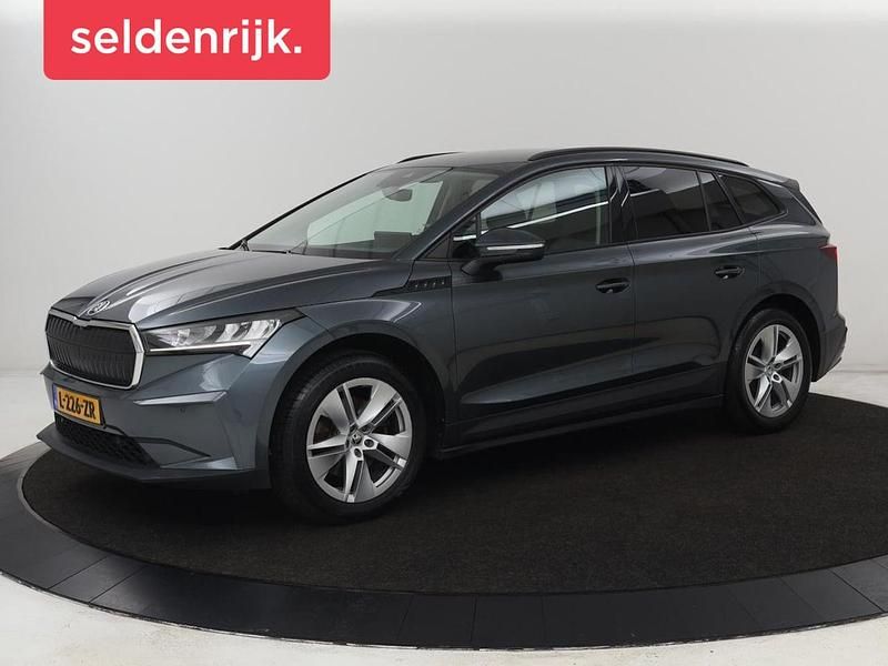 Grijs (metallic) Gebruikt 2021 Skoda Enyaq iV SUV | € 19.400 (Eerlijke prijs) - Afbeelding 1/4