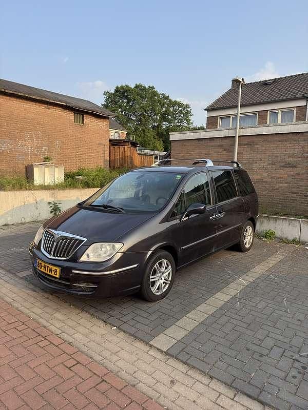 Grijs Gebruikt 2009 Lancia Phedra MPV | € 3.500 - Afbeelding 1/1