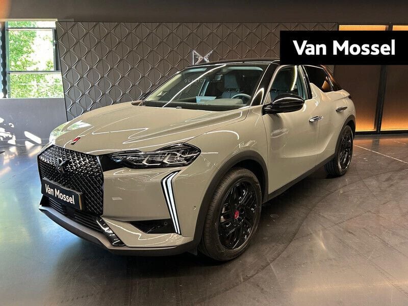 Grijs Gebruikt 2023 DS Automobiles DS3 Crossback E-Tense Performance Line Plus SUV | € 23.940 (Eerlijke prijs) - Afbeelding 1/3