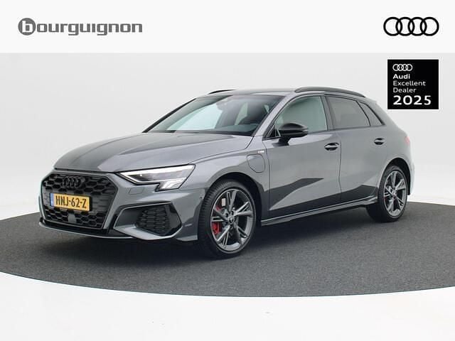 Grijs Gebruikt 2024 Audi A3 Sportback Competition Hatchback | € 38.500 (Eerlijke prijs) - Afbeelding 1/4