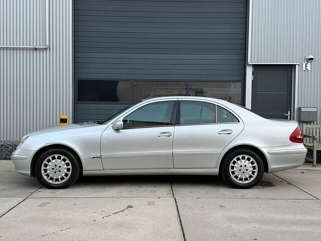 Occasion Mercedes E220 Elegance 150 PK (110 kW) 2005 Grijs (metallic) Sedan