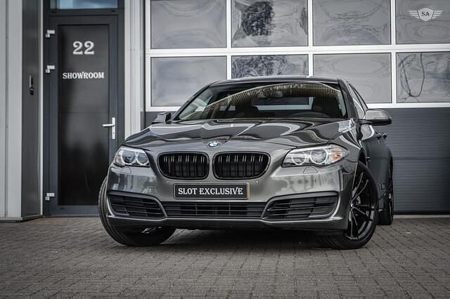 Grijs Gebruikt 2014 BMW 520 Sedan | € 12.750 (Goede deal) - Afbeelding 1/4