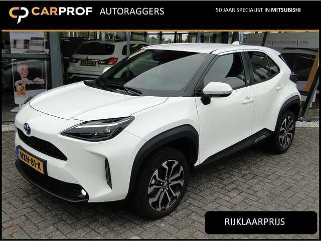 Wit Gebruikt 2022 Toyota Yaris Hybrid Team Sedan | € 26.495 (Iets duurder) - Afbeelding 1/4