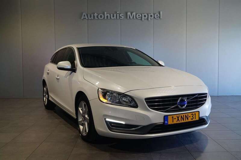 Wit Gebruikt 2014 Volvo V60 Summum Stationwagen | € 4.950 (Super prijs) - Afbeelding 1/4