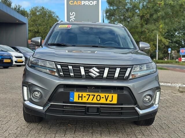 Grijs Gebruikt 2020 Suzuki Vitara Style SUV | € 17.950 (Eerlijke prijs) - Afbeelding 1/4